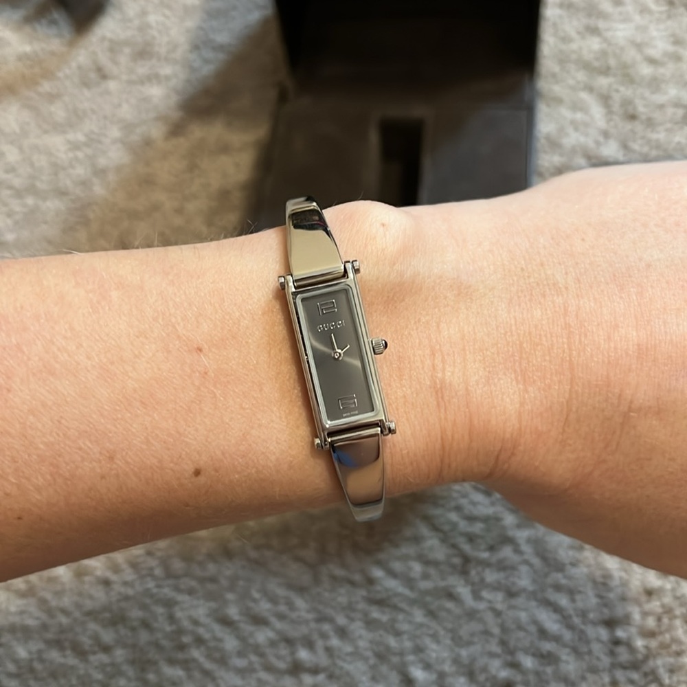 GUCCI Women’s Horse Bit Watch Time Piece with Gucci box and warranty card - Picture 4 of 5